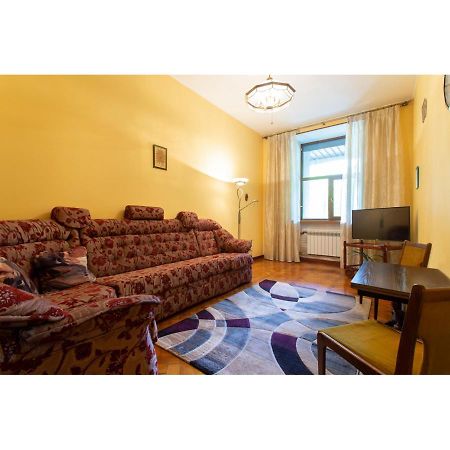 Cozy Apartment On Nezalezhnosti Avenue Kharkiv Bagian luar foto